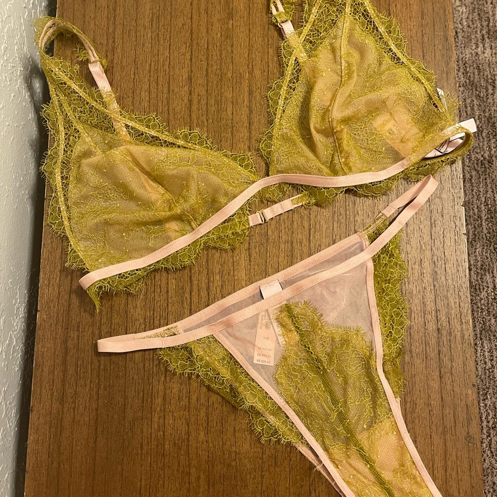 Bralette and panties set from Victorias
